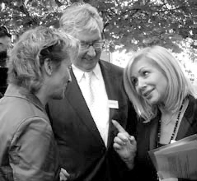 Die ehemalige Justizministerin Evelyne Widmer-Schlumpf im Gespräch mit Ursula Müller-Biondi und ihrem Mann